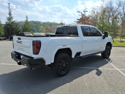 Used 2024 GMC Sierra 2500 AT4 w/ AT4 Preferred Package image 5