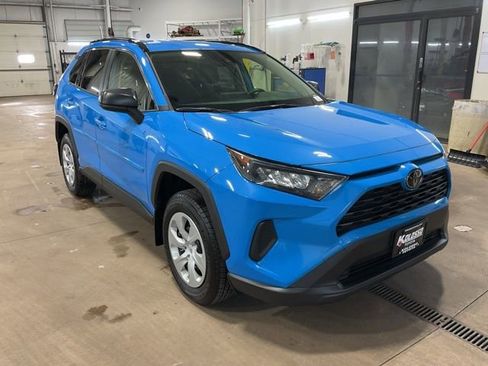 Used 2019 Toyota RAV4 LE image 2