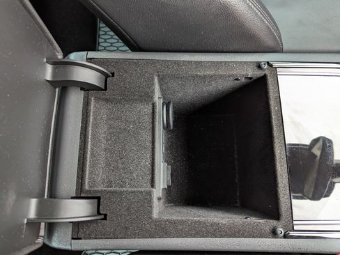 Used 2017 Jaguar XE Premium image 20