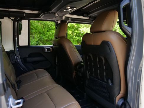 Used 2020 Jeep Wrangler Unlimited Rubicon AWD/4WD image 36