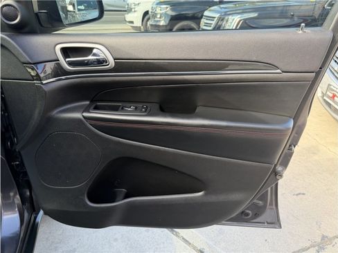 Used 2018 Jeep Grand Cherokee Trailhawk AWD/4WD image 29