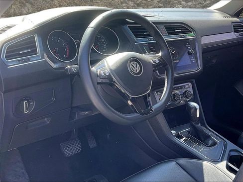 Used 2020 Volkswagen Tiguan SE image 12
