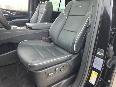 Used 2023 Cadillac Escalade Premium Luxury AWD/4WD image 30