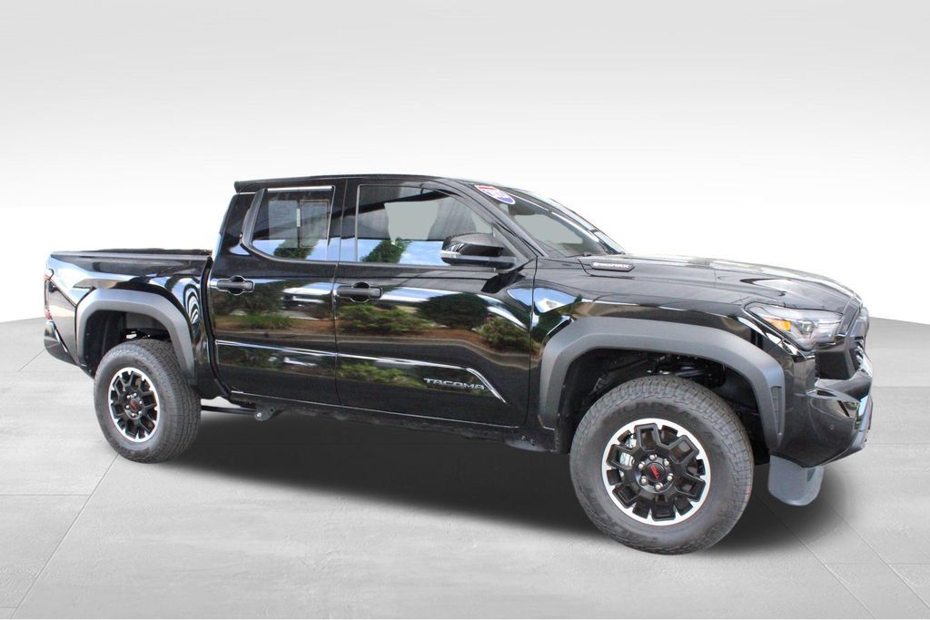 Certified 2025 Toyota Tacoma TRD Off-Road w/ TRD Off Road Upgrade Package AWD/4WD image 18