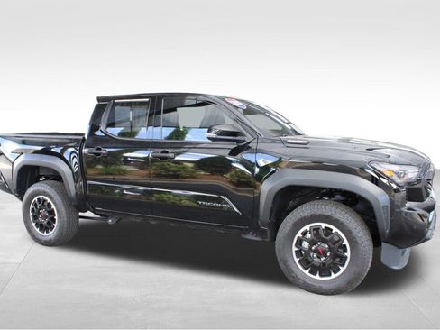 Certified 2025 Toyota Tacoma TRD Off-Road w/ TRD Off Road Upgrade Package AWD/4WD image 18
