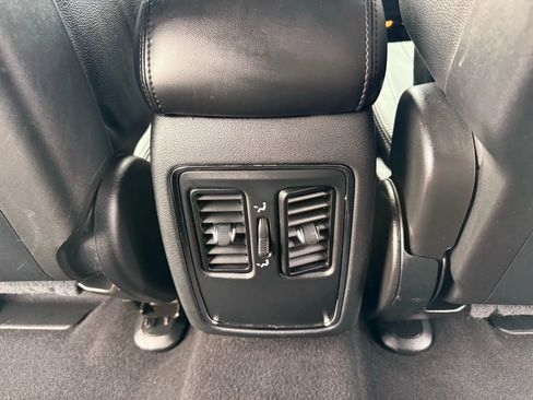 Used 2020 Jeep Grand Cherokee Laredo image 25