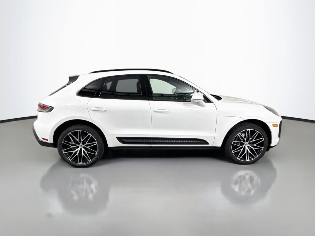 Certified 2026 Porsche Macan AWD/4WD image 8