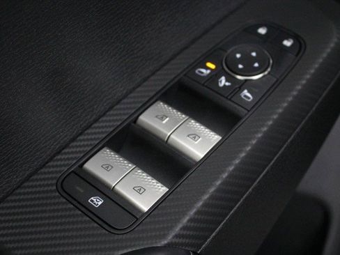 New 2025 Mitsubishi Outlander SE image 16