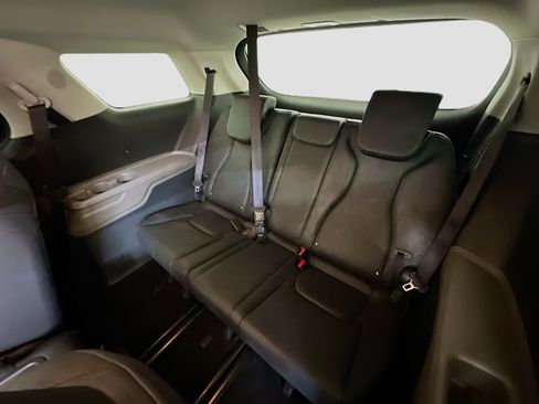Used 2026 Kia Carnival FWD image 30