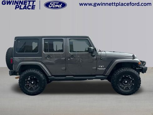 Used 2016 Jeep Wrangler Unlimited Sahara AWD/4WD image 4
