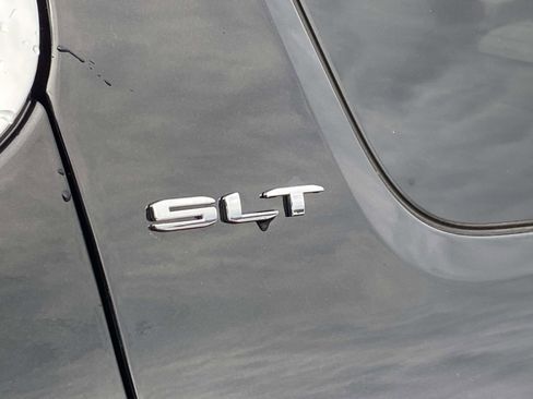 Used 2023 GMC Acadia SLT image 30