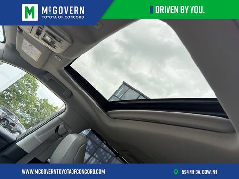 Used 2023 Toyota Highlander XLE AWD/4WD image 19