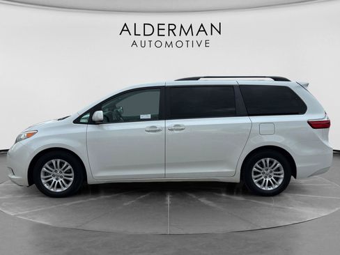Used 2016 Toyota Sienna XLE Premium FWD image 2