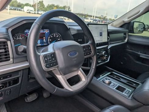 Used 2024 Ford Expedition XLT RWD image 9