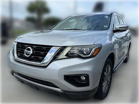 Used 2018 Nissan Pathfinder SV AWD/4WD image 3