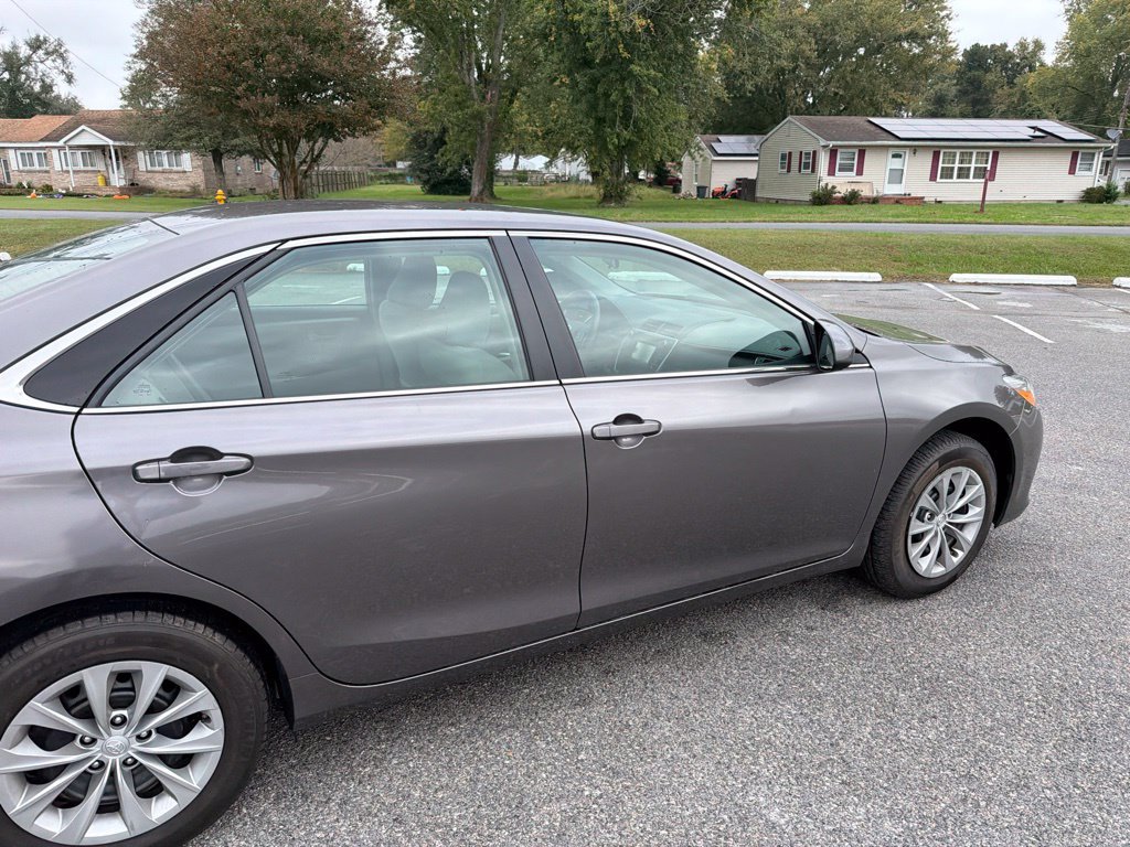 Used 2017 Toyota Camry LE FWD image 9