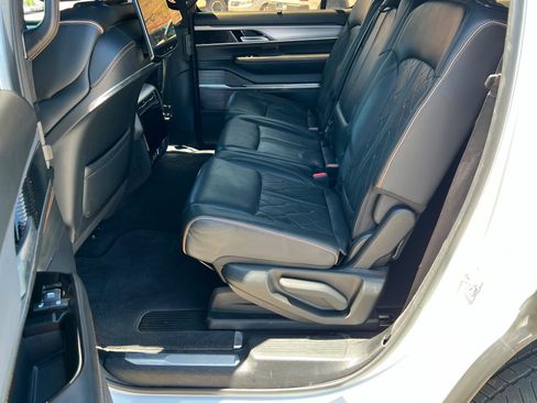 Used 2022 Jeep Grand Wagoneer Series III w/ Rear Seat Video Group 1 AWD/4WD image 21