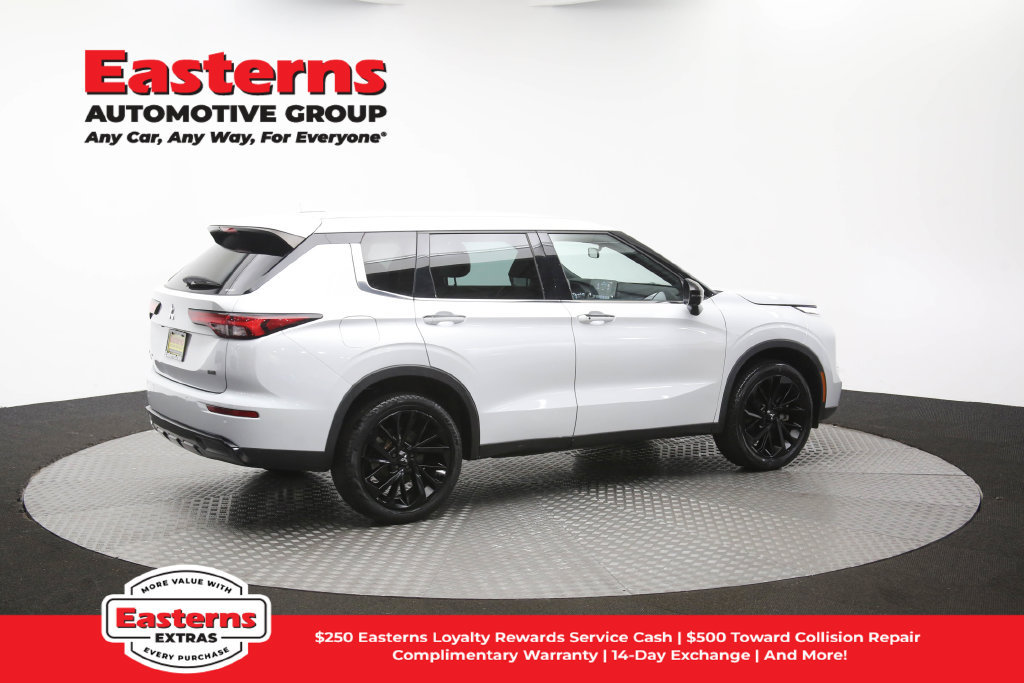 Used 2023 Mitsubishi Outlander SE Black Edition AWD/4WD image 44