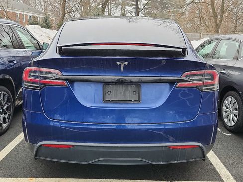 Used 2022 Tesla Model X image 2