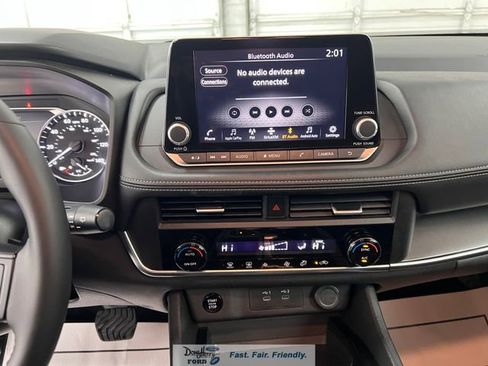 Used 2025 Nissan Rogue SV image 36