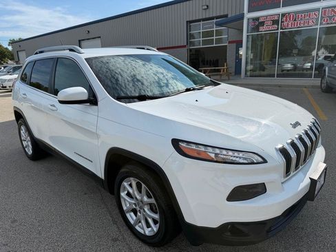 Used 2016 Jeep Cherokee Latitude FWD image 3