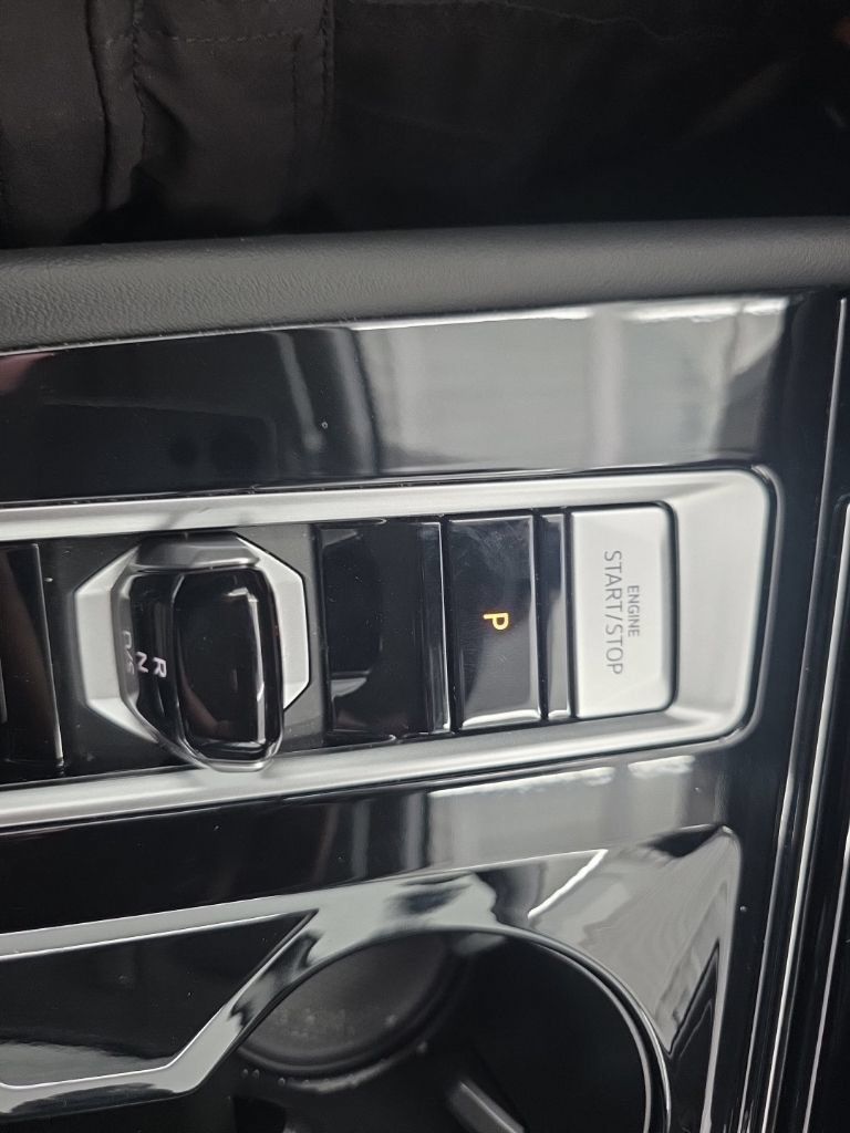 Certified 2024 Volkswagen Atlas Peak Edition SE AWD/4WD image 40