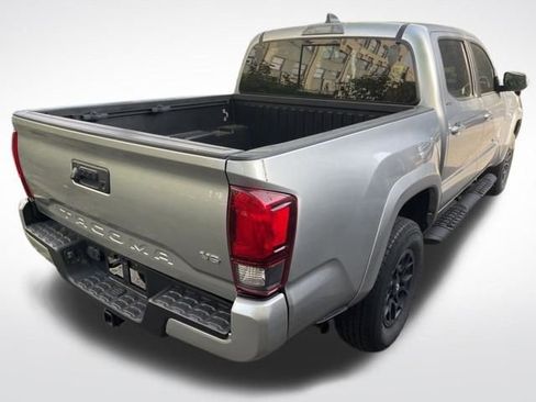 Used 2022 Toyota Tacoma SR5 w/ Technology Package image 8