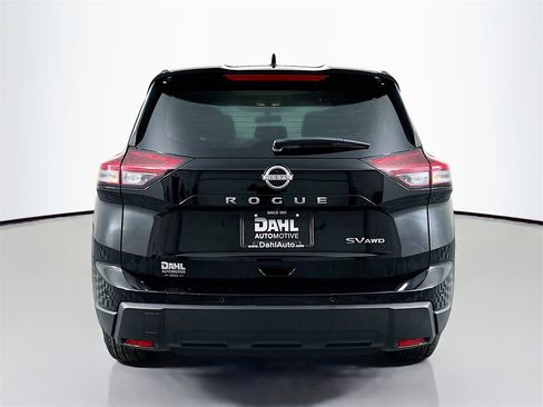 Used 2024 Nissan Rogue SV image 11