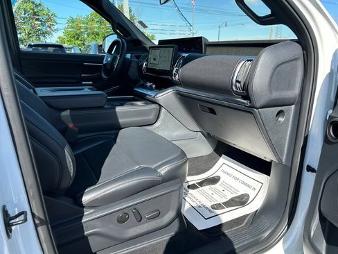 Used 2025 Ford Expedition Platinum w/ Stealth Performance Package AWD/4WD image 52