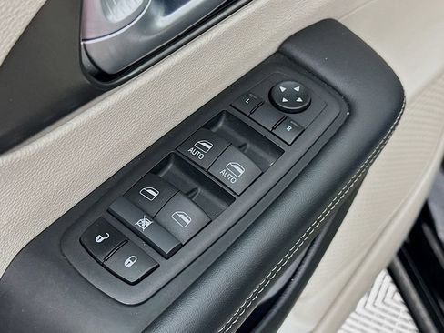 Certified 2024 Chrysler Pacifica Touring-L image 26