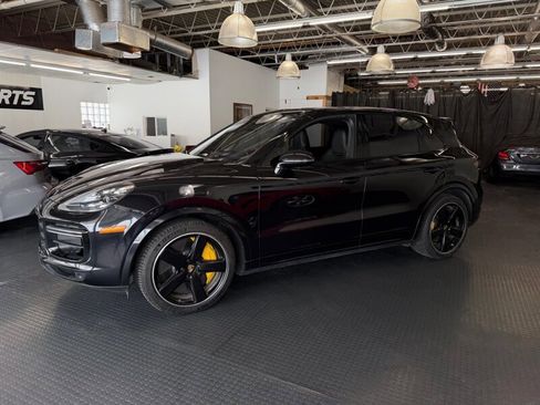 Used 2019 Porsche Cayenne Turbo image 5