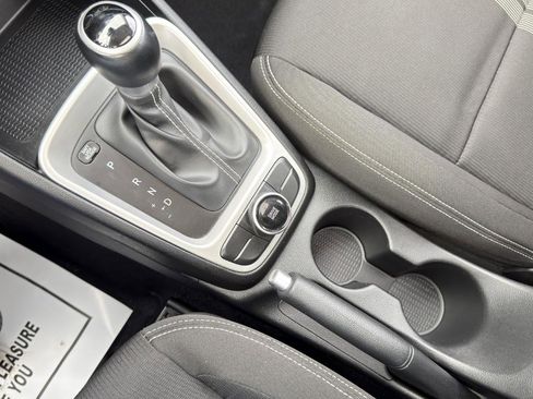 Used 2024 Hyundai Venue SEL image 54