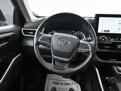 Used 2023 Toyota Highlander XLE AWD/4WD image 33