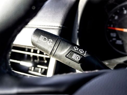 Used 2024 GMC Terrain SLT image 19