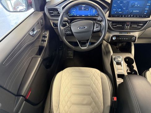 Used 2024 Ford Escape Platinum w/ Premium Technology Package image 17