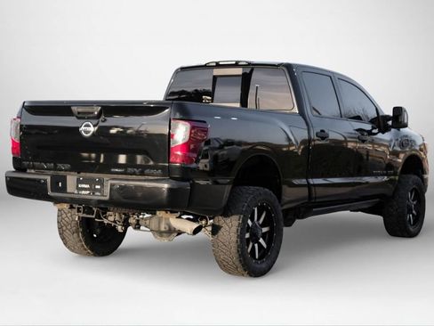 Used 2018 Nissan Titan SV w/ SV Convenience Package image 4