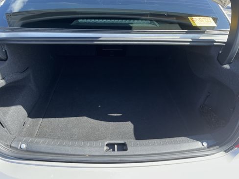 Used 2018 Volvo S90 T5 Momentum w/ Convenience Package FWD image 12
