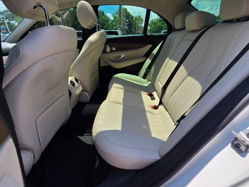Used 2022 Mercedes-Benz E 350 4MATIC Sedan image 20
