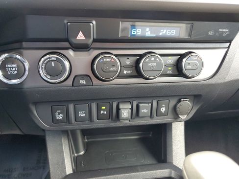 Used 2023 Toyota Tacoma TRD Off-Road w/ Technology Package image 20