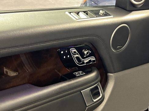 Used 2019 Land Rover Range Rover HSE image 15