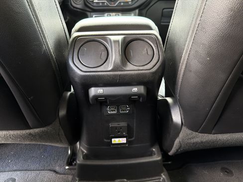 Used 2020 Jeep Wrangler Unlimited Sahara w/ Uconnect 4C Nav & Sound Group AWD/4WD image 23