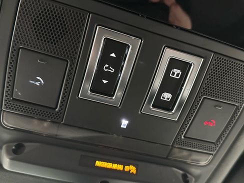 Used 2023 Land Rover Defender 110 X-Dynamic SE image 37