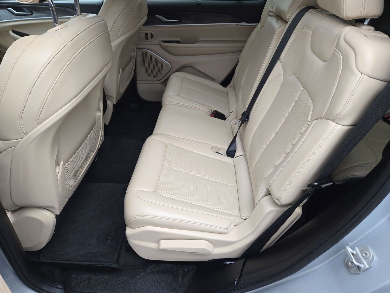 Used 2021 Jeep Grand Cherokee L Limited w/ Luxury Tech Group II AWD/4WD image 19