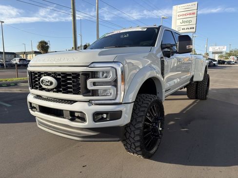 Used 2025 Ford F450 Lariat image 2