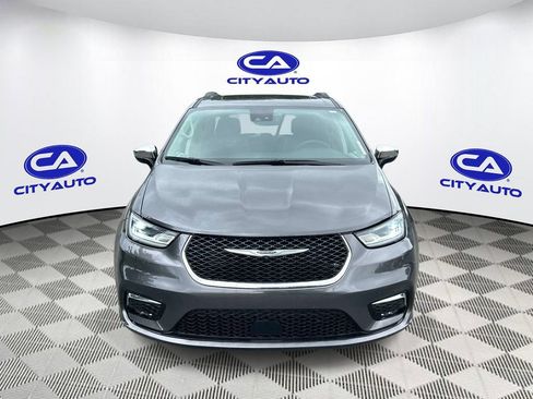 Used 2023 Chrysler Pacifica Limited FWD image 11