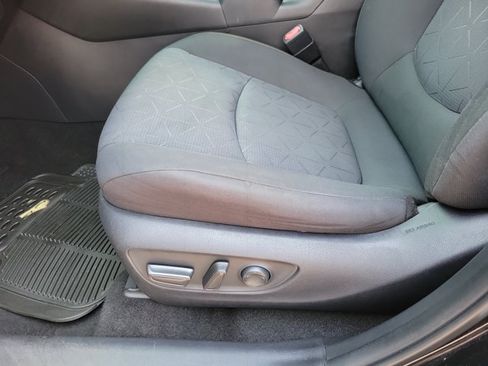 Used 2021 Toyota RAV4 XLE AWD/4WD image 6
