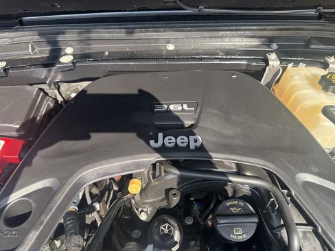 Used 2021 Jeep Wrangler Unlimited Sahara AWD/4WD image 40