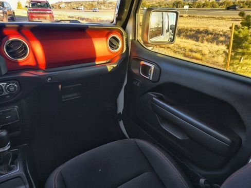 Used 2022 Jeep Gladiator Rubicon w/ Cold Weather Group image 23