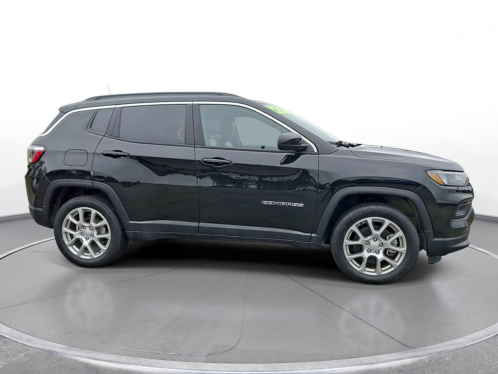 Used 2023 Jeep Compass Latitude AWD/4WD image 9