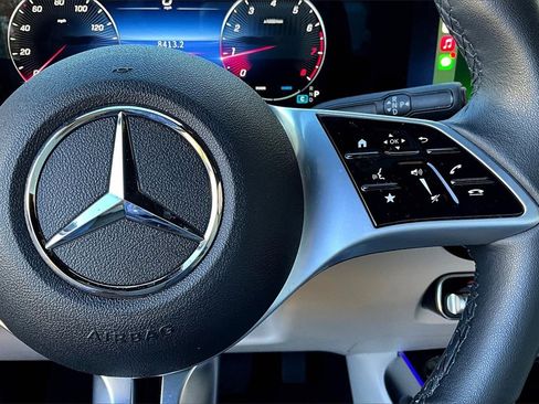 Used 2025 Mercedes-Benz GLB 250 4MATIC image 21